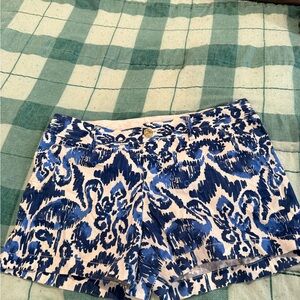 Blue and White Patterned Women's Lilly Pulitzer size 10 Shorts